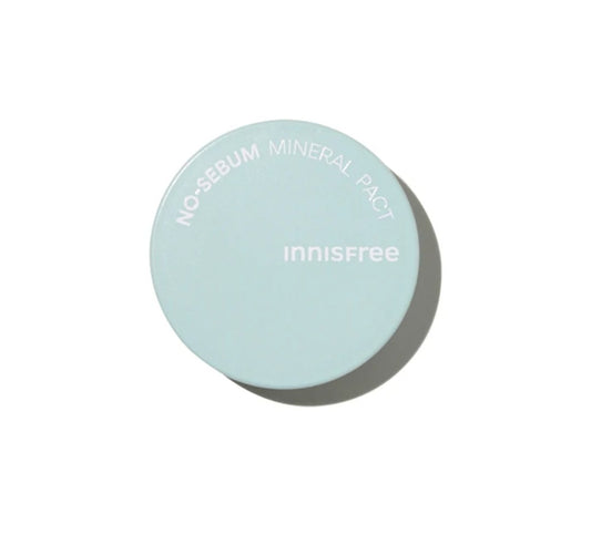 Innisfree No-Sebum Mineral Pact on a white background