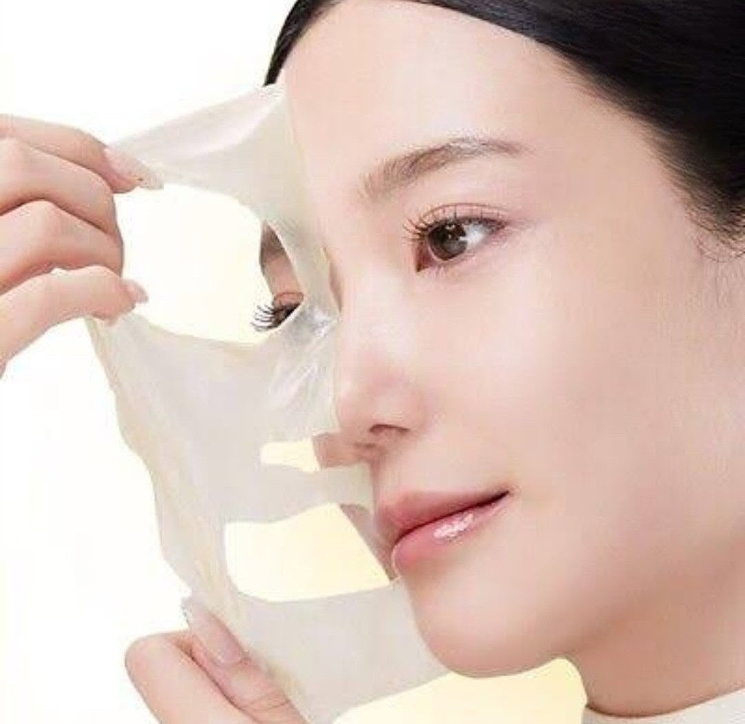 Model holding mask pack
Medicube brightening gel mask with Kojic Acid and Turmeric for glowing skin
