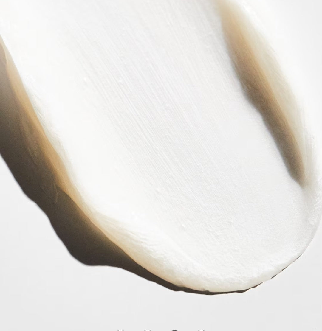 Innisfree Green Tea Amino Hydrating Cleanser with creamy foam texture