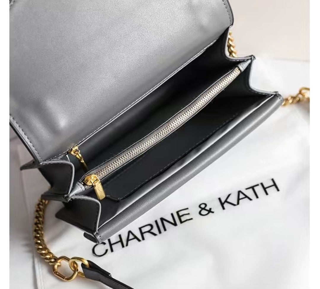 Elegant Snake-Pattern Shoulder Bag with Gold Chain & Scarf Detail – GlowBags Collection